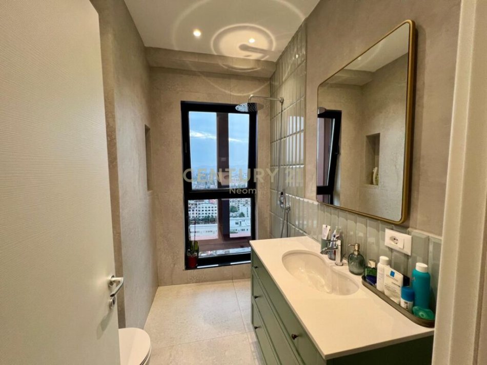 Tirane, shes apartament 2+1+2 , 125 m² 340.000 € (Rruga e Kavajës)