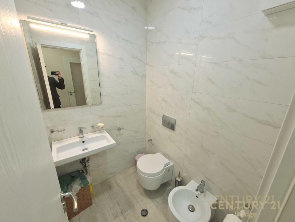 Tirane, jap me qera apartament 2+1+2+Ballkon , 125 m² 700 € (Kodra e Diellit)