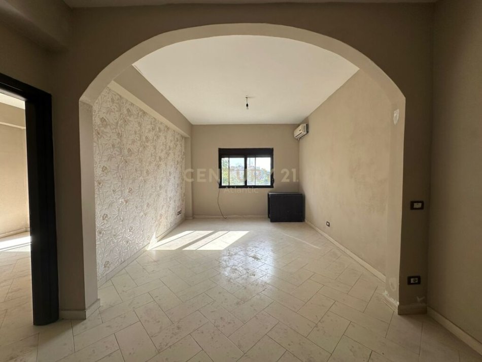 Durres, shitet apartament 2+1+Ballkon Kati 2, 92 m² 87.000 € (STADIUMI)