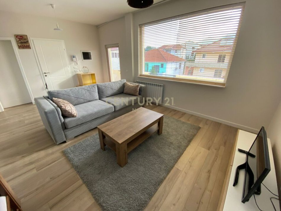 Tirane, jap me qera apartament 2+1 , 320 m² 450 € (Sauk i Ri)