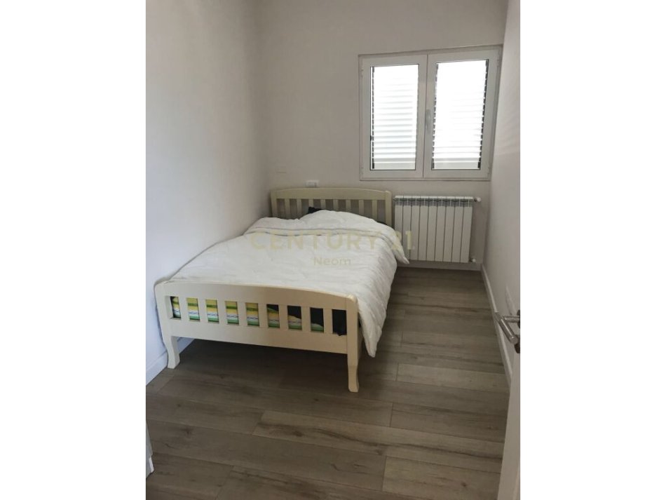 Tirane, jap me qera apartament 2+1 , 320 m² 450 € (Sauk i Ri)