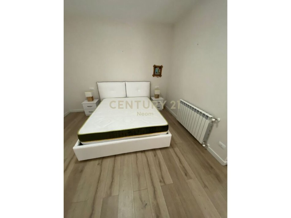 Tirane, jap me qera apartament 2+1 , 320 m² 450 € (Sauk i Ri)