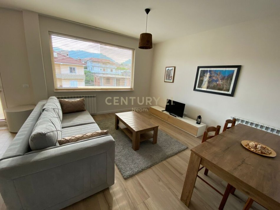 Tirane, jap me qera apartament 2+1 , 320 m² 450 € (Sauk i Ri)