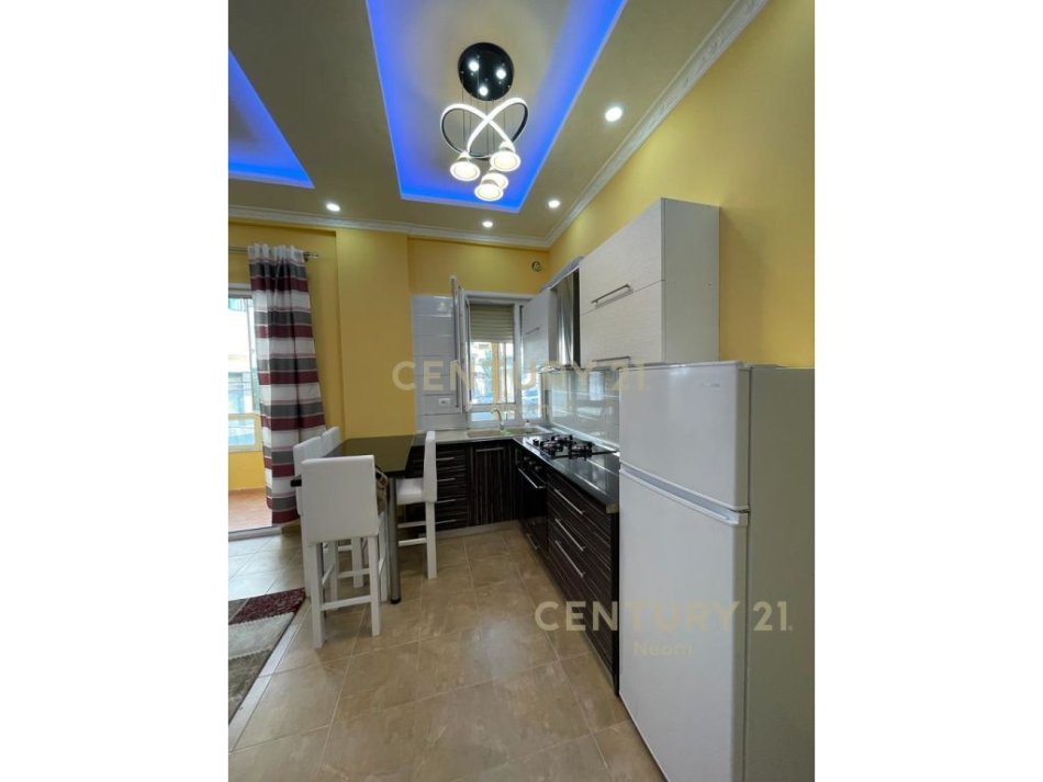 Tirane, jap me qera apartament 2+1+Ballkon , 100 m² 550 € (Rruga Eduard Mano, Kopshti Botanik Zoologjik)