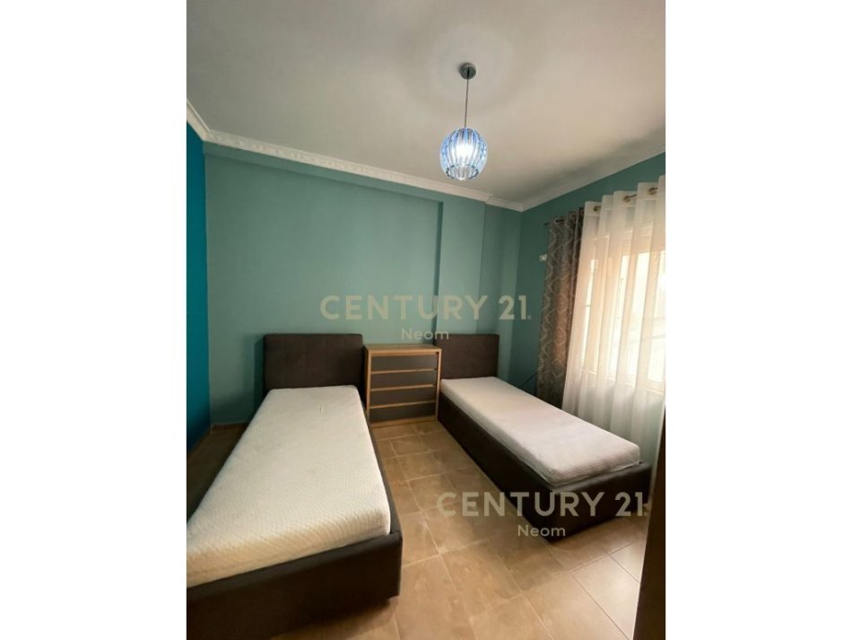 Tirane, jap me qera apartament 2+1+Ballkon , 100 m² 550 € (Rruga Eduard Mano, Kopshti Botanik Zoologjik)