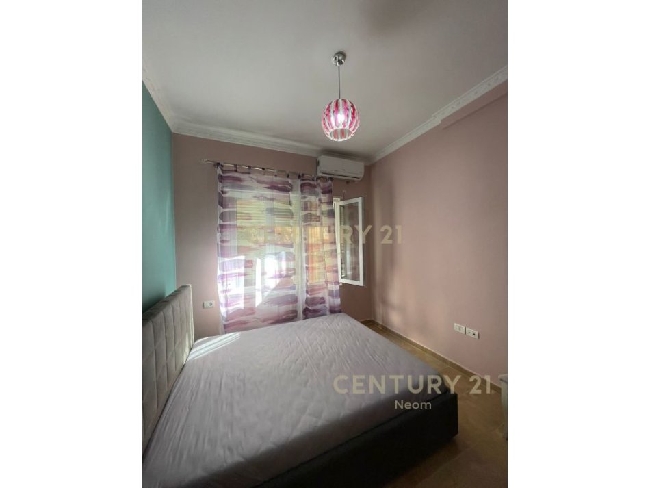 Tirane, jap me qera apartament 2+1+Ballkon , 100 m² 550 € (Rruga Eduard Mano, Kopshti Botanik Zoologjik)