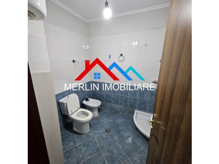 Tirane, jepet me qera apartament 1+1 Kati 11, 80 m² 500 € (Rruga e Kavajes)