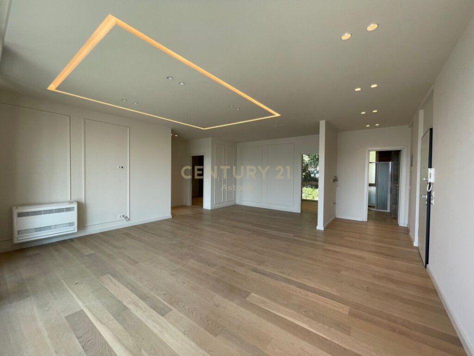 Tirane, jepet me qera apartament 3+1+Aneks+Ballkon Kati 3, 153 m² 1.100 € (PALLATI BRIGADAVE)