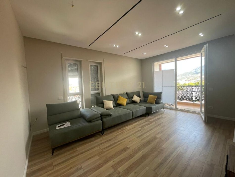 Tirane, jepet me qera apartament 2+1 Kati 7, 100 m² 600 € (qsut)
