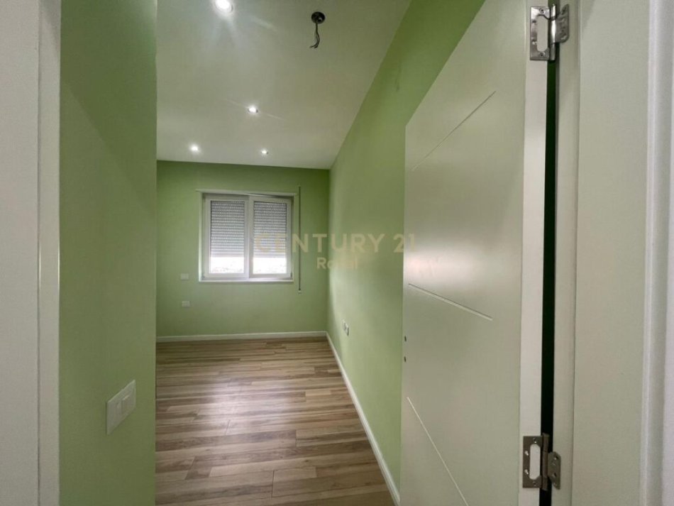 Tirane, jepet me qera apartament 2+1 Kati 7, 100 m² 600 € (qsut)