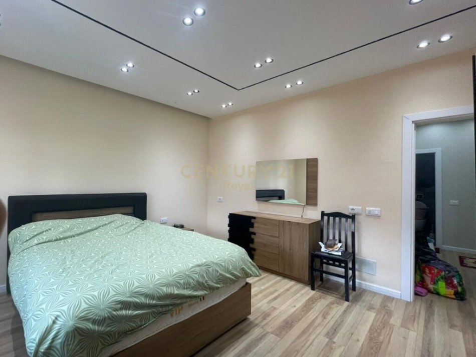 Tirane, jepet me qera apartament 2+1 Kati 7, 100 m² 600 € (qsut)
