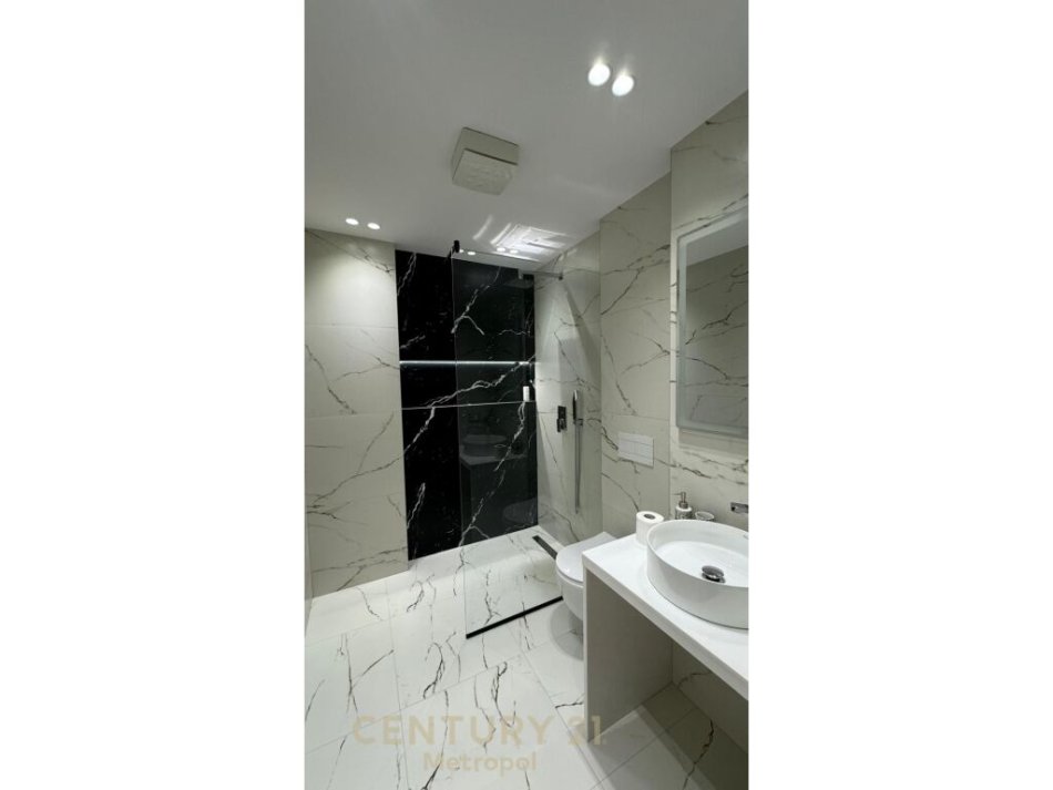 Tirane, shitet apartament 1+1 Kati 2, 150 m² 375.000 € (kopeshti botanik)