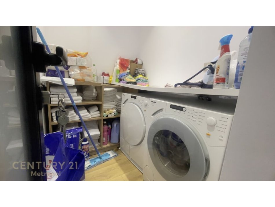 Tirane, shitet apartament 1+1 Kati 2, 150 m² 375.000 € (kopeshti botanik)