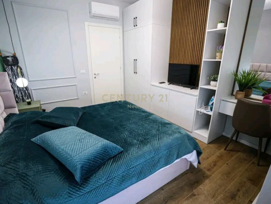 Tirane, shes apartament 1+1 +Post Parkimi , 88 m² 219.000 € (Pazari I ri)