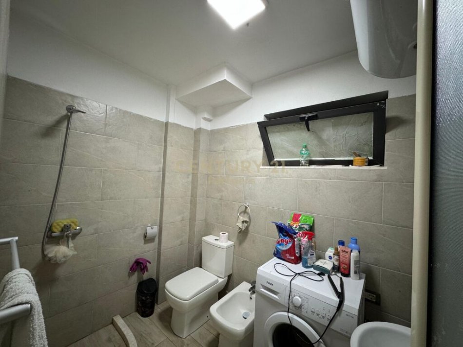 Tirane, shes apartament 1+1 Kati 1, 60 m² 105.000 € (Rruga Mine Peza)