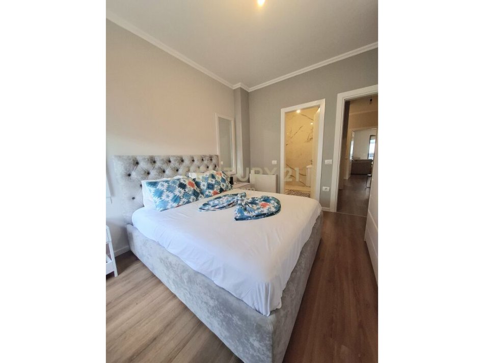QIRA, APARTAMENT MODERN 2+1+2+POST PARKIMI NE KINOSTUDIO!Neom100341