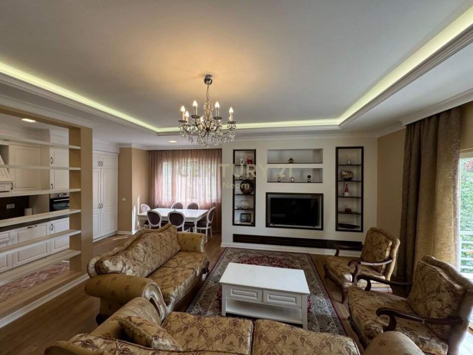 Tirane, jepet me qera apartament 2+1 Kati 3, 110 m² 950 € (liqeni i thate)