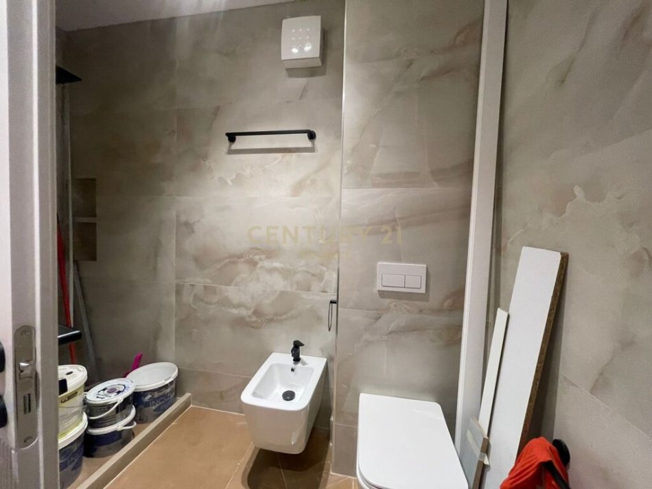 Tirane, jepet me qera apartament 2+1 Kati 4, 101 m² 1.300 € (qender)