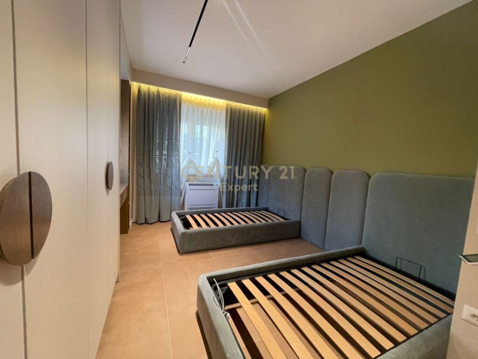 Tirane, jepet me qera apartament 2+1 Kati 4, 101 m² 1.300 € (qender)