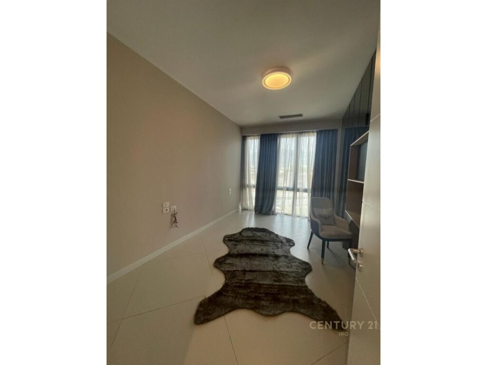 Tirane, shes apartament 2+1+2+Ballkon , 130 m² 420.000 € (Park Gate, Rruga e Elbasanit)