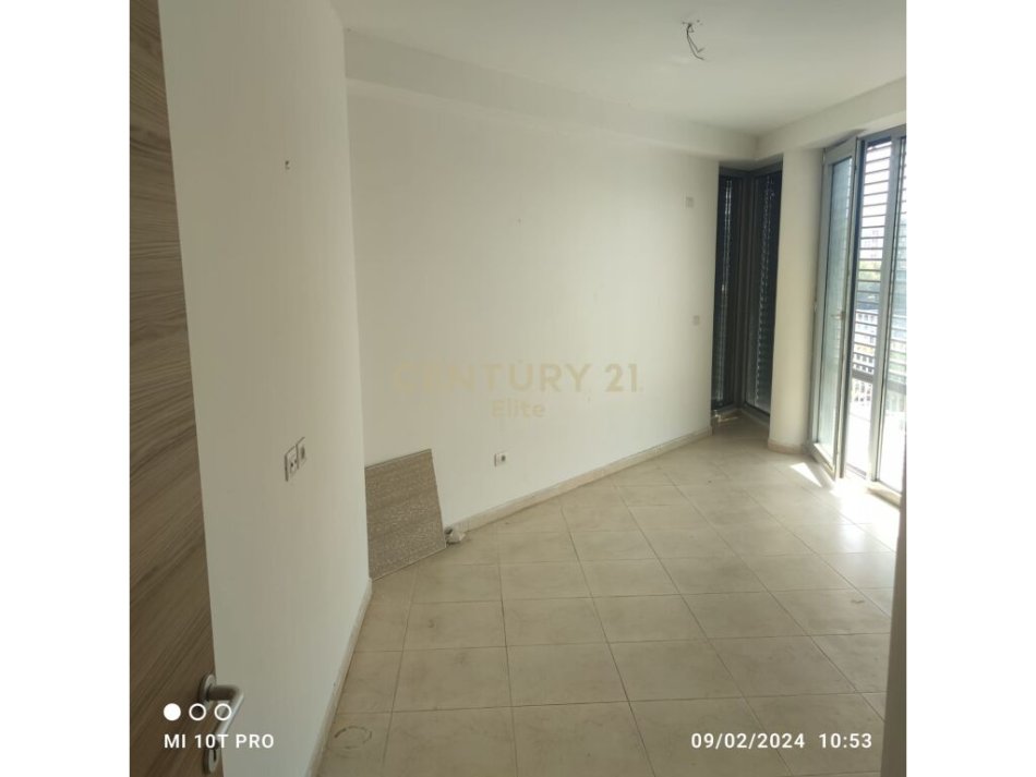 Tirane, jap me qera zyre , 95 m² 750 € (Stadiumi Dinamo)
