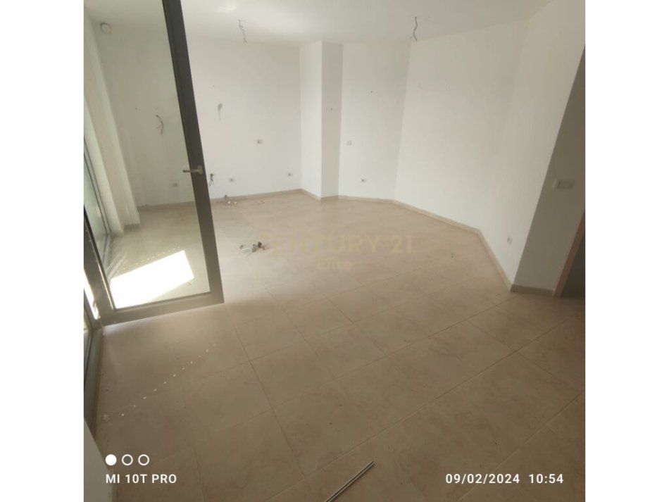 Tirane, jap me qera zyre , 95 m² 750 € (Stadiumi Dinamo)