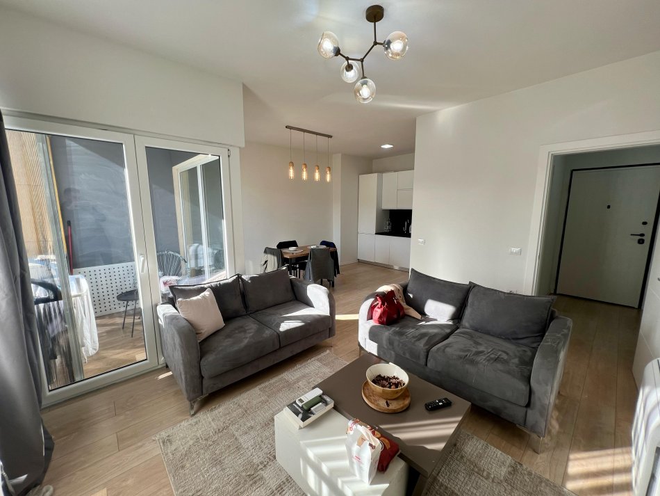 Tirane, jepet me qera 2+1 Kati 4, 100 m² 1.300 € (rruga e kosovareve)