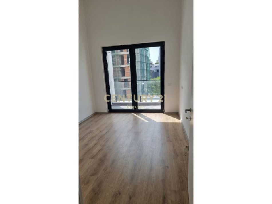 Tirane, shes apartament 2+1+Ballkon Kati 1, 90 m² 160.000 € (Kompleksi Arlis Farmacia 10)