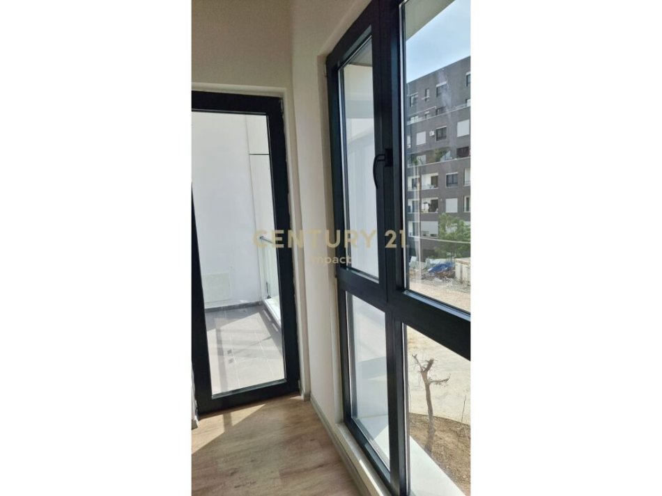 Tirane, shes apartament 2+1+Ballkon Kati 1, 90 m² 160.000 € (Kompleksi Arlis Farmacia 10)