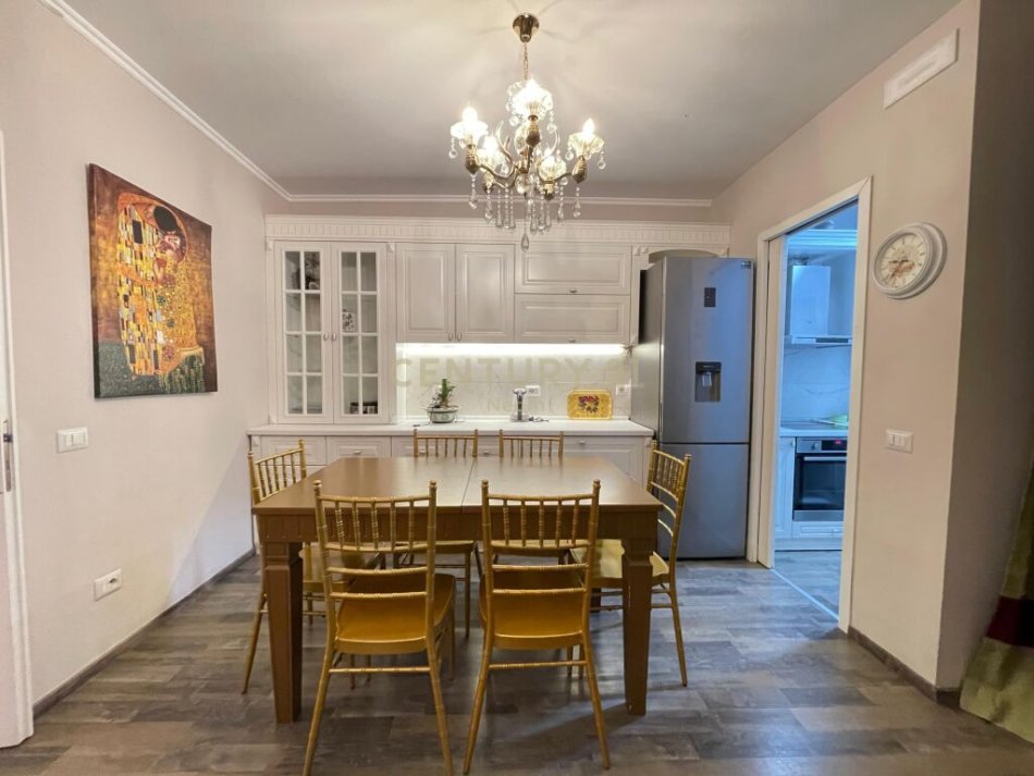 Tirane, jepet me qera apartament 2+1 Kati 1, 114 m² 950 € (liqeni i thate)