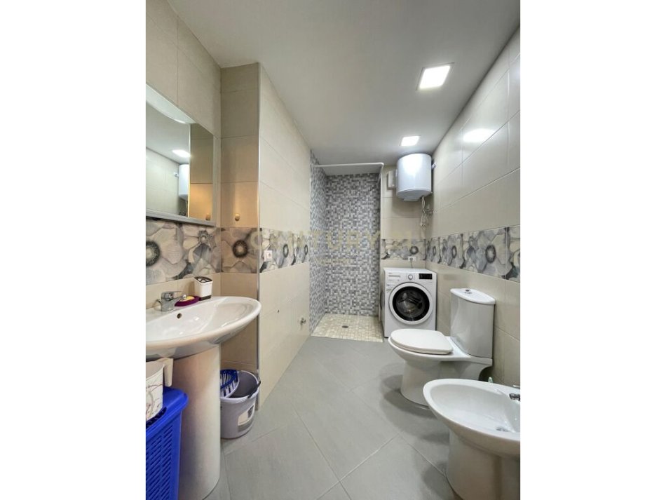 Tirane, jap me qera apartament 2+1+2 , 114 m² 950 € (Liqeni i Thatë)