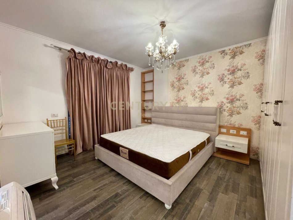 Tirane, jepet me qera apartament 2+1 Kati 1, 114 m² 950 € (liqeni i thate)