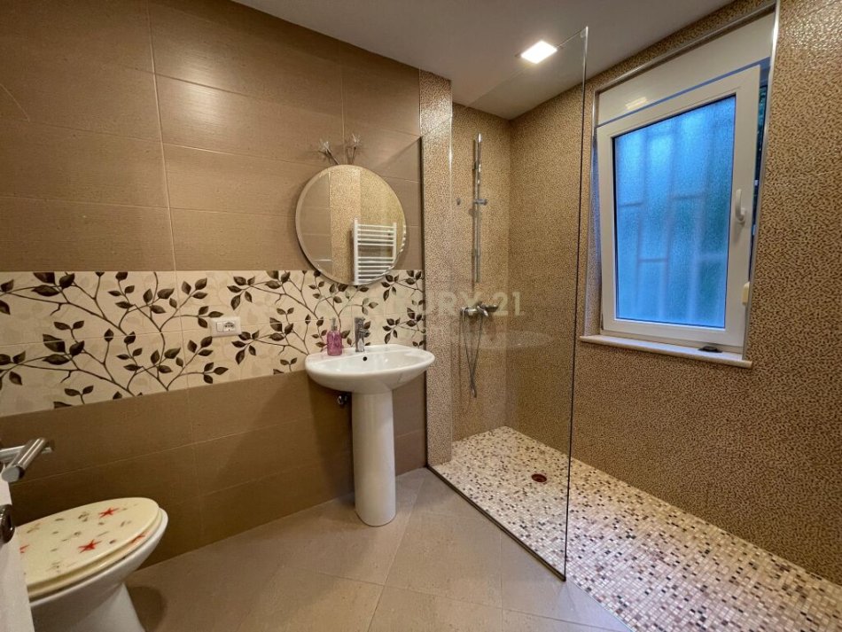 Apartament 2+1+2 me qira në Liqen të Thatë, Tiranë - 950€ | 114 m².Neom100392