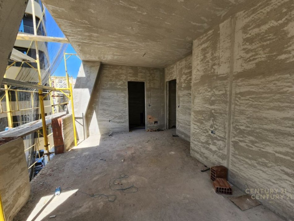 Tirane, shes apartament 2+1+2+POST PARKIMI +Ballkon , 131 m² 420.000 € (Rruga e Elbasanit)