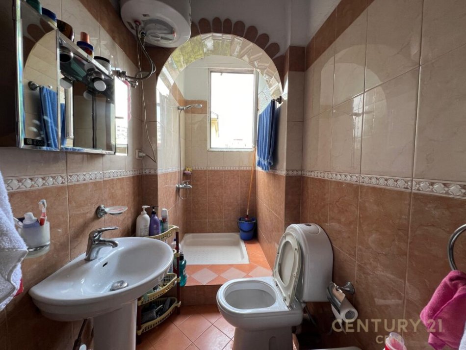 SHESIM APARTAMENT 1+1 PRANE 21 DHJETORIT!  bot100409