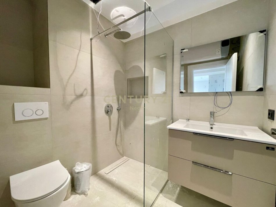Tirane, jepet me qera apartament 2+1 Kati 6, 60 m² 700 € (petro nini)