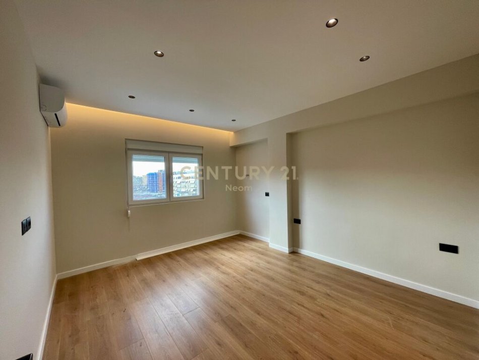 Tirane, jepet me qera apartament 2+1 Kati 6, 60 m² 700 € (petro nini)