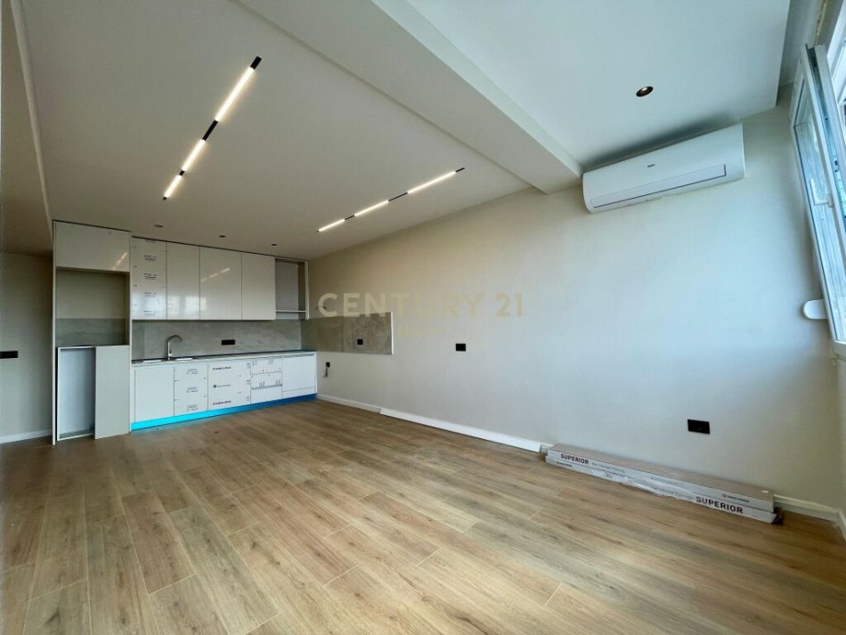 Tirane, jepet me qera apartament 2+1 Kati 6, 60 m² 700 € (petro nini)