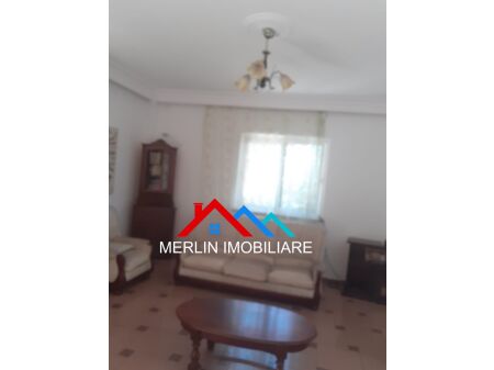 Tirane, jepet me qera apartament 2+1+Ballkon Kati 1, 120 m² 450 € (Rruga Aleksander Moisiu Kinostudio)