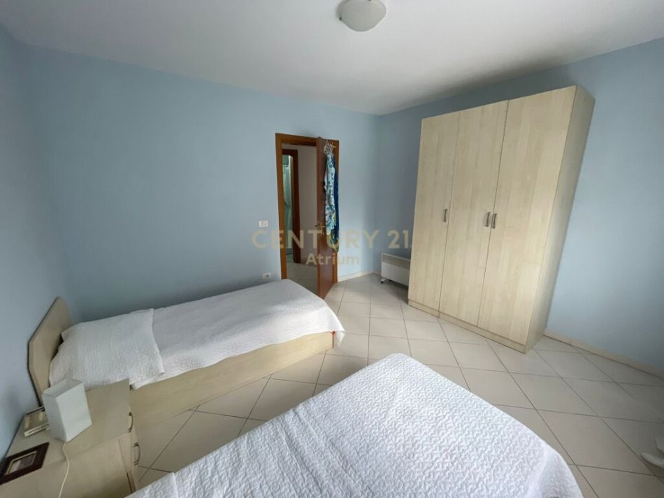 Tirane, jepet me qera apartament 2+1 Kati 8, 111 m² 800 € (rruga e barrikadave)