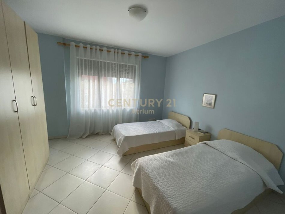 Tirane, jepet me qera apartament 2+1 Kati 8, 111 m² 800 € (rruga e barrikadave)