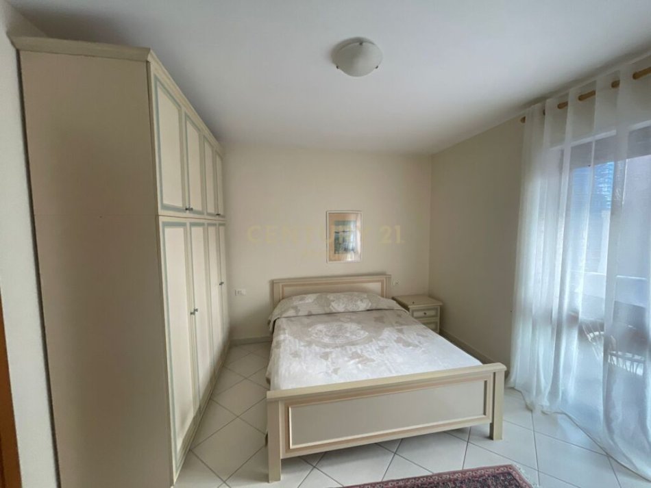 Tirane, jepet me qera apartament 2+1 Kati 8, 111 m² 800 € (rruga e barrikadave)