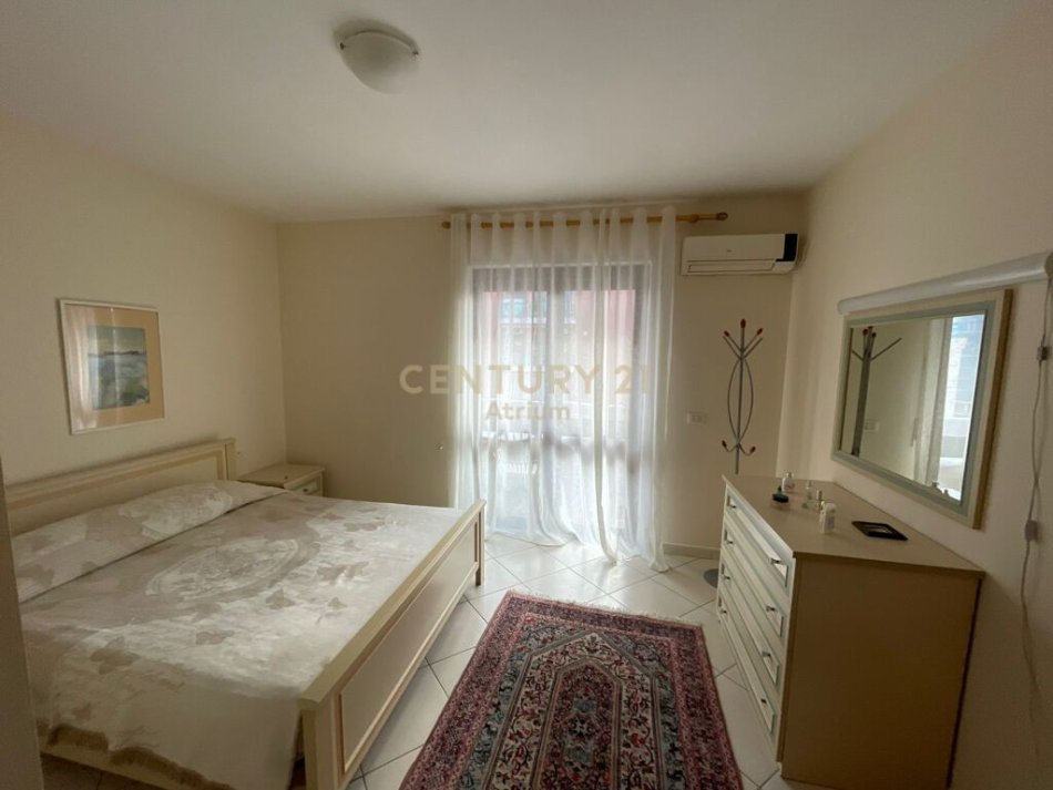 Tirane, jepet me qera apartament 2+1 Kati 8, 111 m² 800 € (rruga e barrikadave)