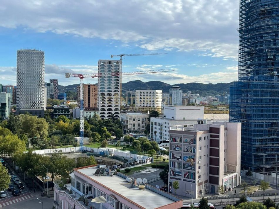 Tirane, jepet me qera apartament 2+1 Kati 8, 111 m² 800 € (rruga e barrikadave)
