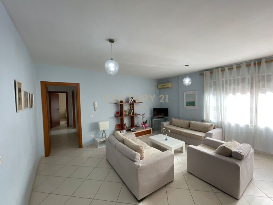 Tirane, jepet me qera apartament 2+1 Kati 8, 111 m² 800 € (rruga e barrikadave)