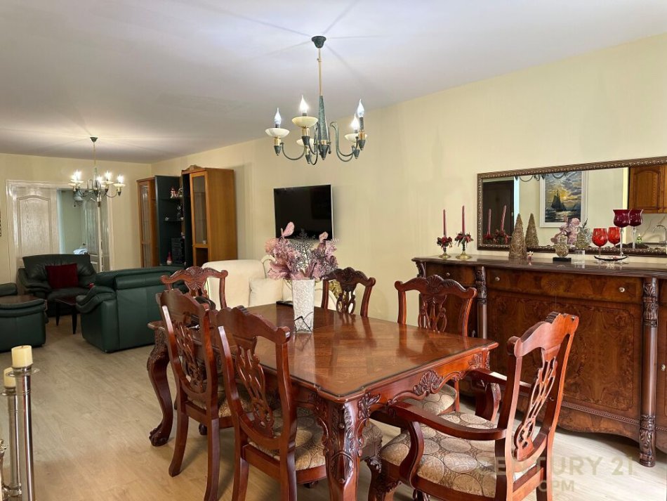 Tirane, jepet me qera 2+1 Kati 2, 800 € (mihal grameno)