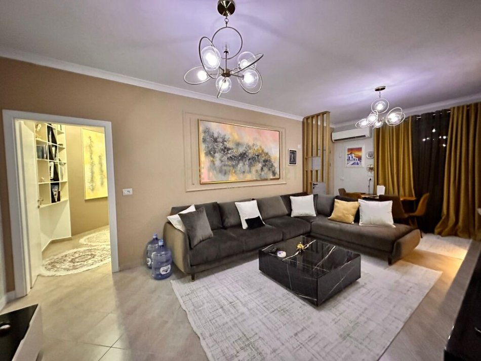 Tirane, jap me qera apartament 2+1 , 88 m² 700 € (Kodra e Diellit)