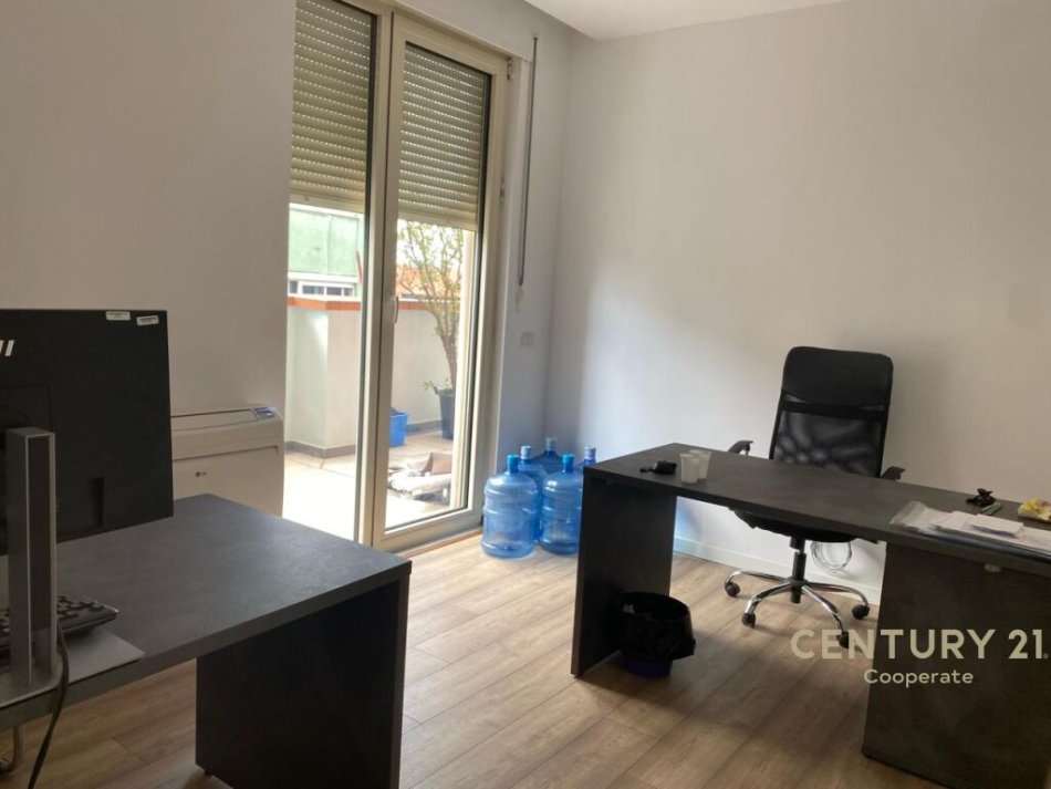 Tirane, shes ambjent biznesi , 400 m² 2.200.000 € (Ish Blloku)
