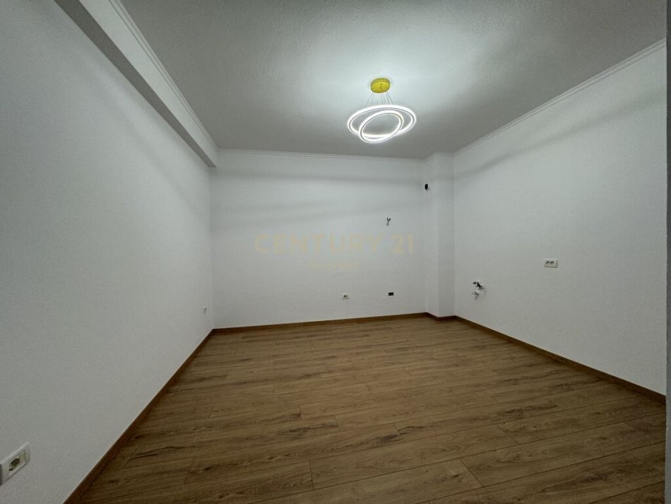 Tirane, shes apartament 1+1 Kati 5, 55 m² 90.000 € 