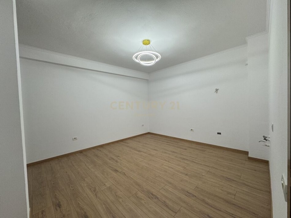 Tirane, shes apartament 1+1 Kati 5, 55 m² 90.000 € 